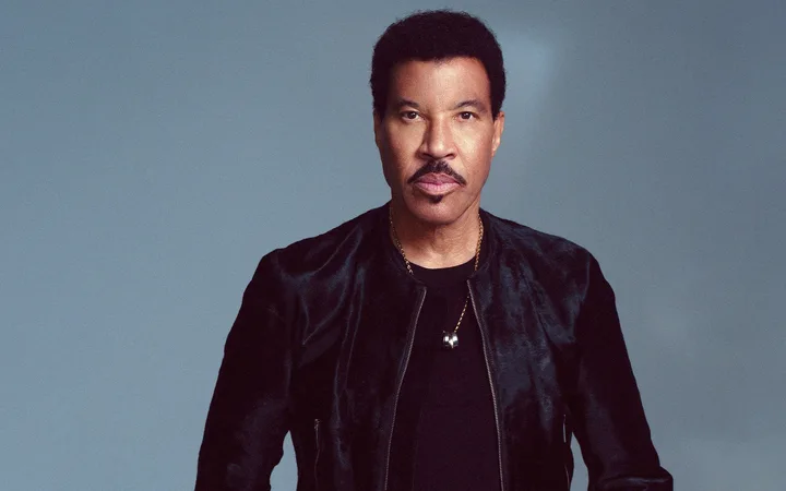 Lionel Richie and Earth, Wind & Fire – Sing a Song All Night Long