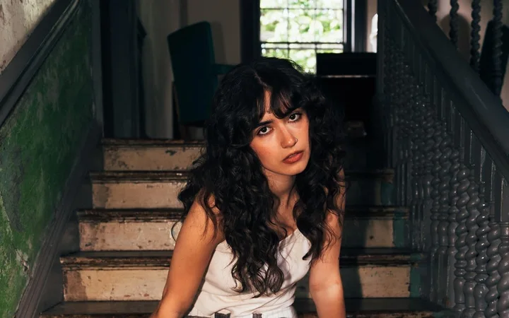 Asha Banks: something inbetween tour