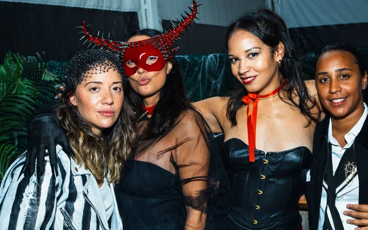 HOUSE OF 1000 EX'S – WLW Sapphic HALLOWEEN