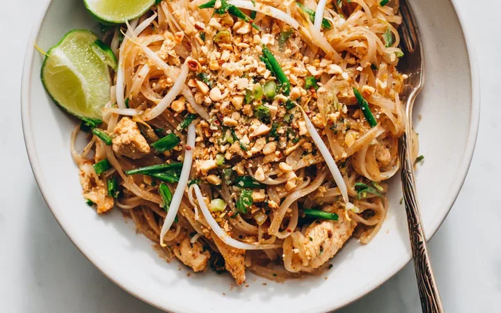 Discovering Thai Classics by Piriya Murrell