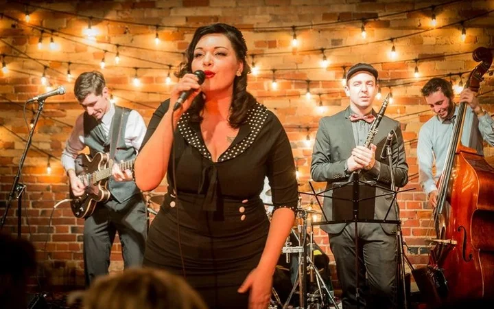 Denielle Bassels Live at DROM Taberna